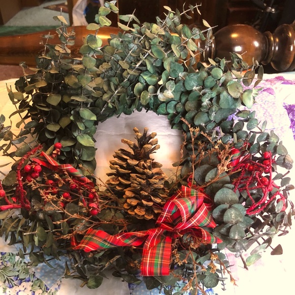 Wreath, Eucalyptus, Red Berries & Ribbon &Pinecone - Picture 1 of 16